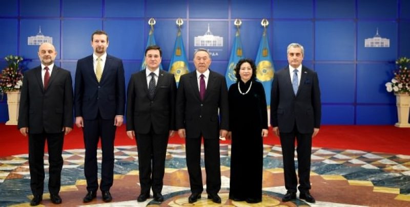 Назарбаеву вручили верительные грамоты