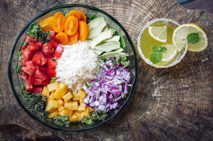 Какие продукты менее полезны в сыром виде — диетолог