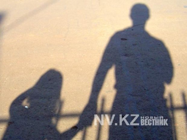 В Караганде осудили двух педофилов