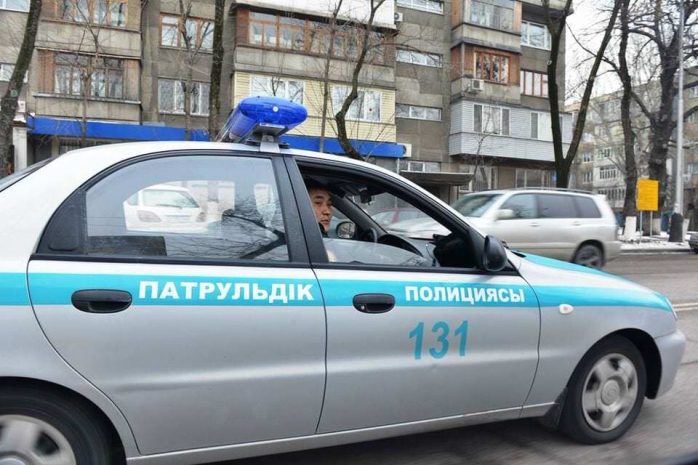 Автодружинники поймали нарушителей в погонах в Алматы. ФотоЭксклюзив
