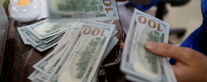 Тенге продолжает расти