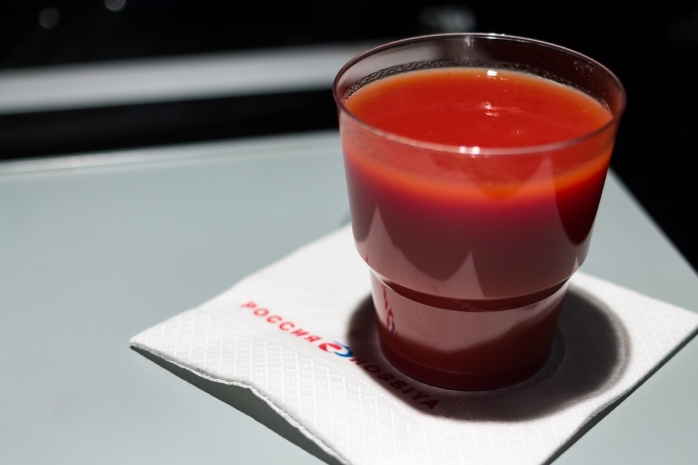 Названы любимые блюда и напитки авиапассажиров