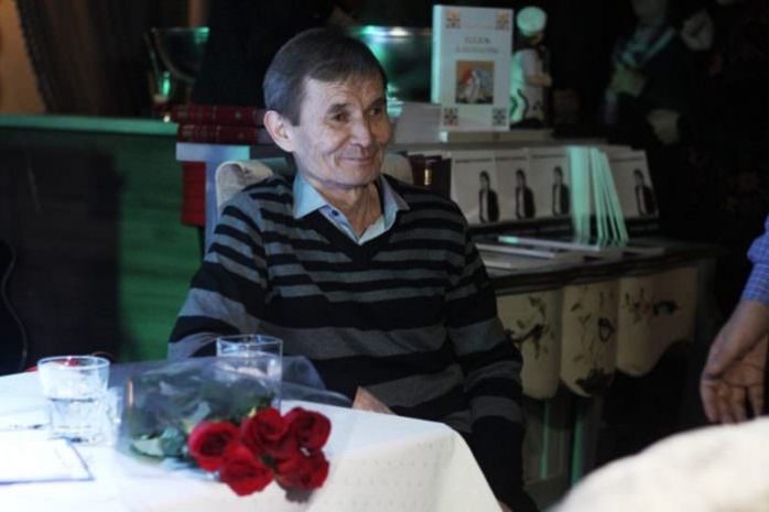 На вечере памяти Высоцкого в Шымкенте собрали деньги для лечения барда из ЮКО. ВИДЕО