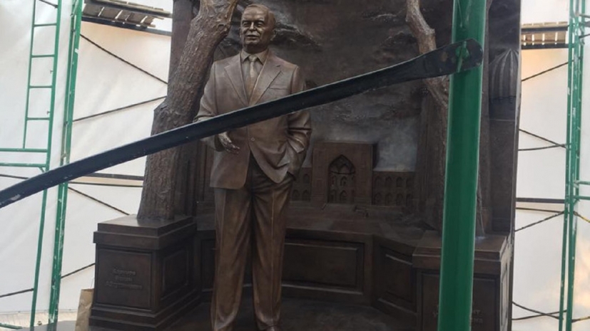 Появились первые фото памятника Исламу Каримову в Москве