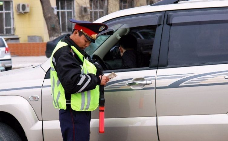В Актобе все чаще видео с полицейскими выкладывают в интернет