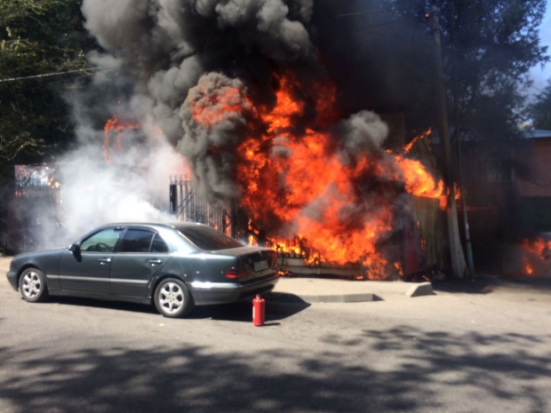 Продуктовый магазин сгорел в Алматы