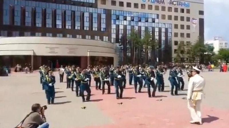 Военные Казахстана станцевали Gangnam Style. ВидеоЭксклюзив