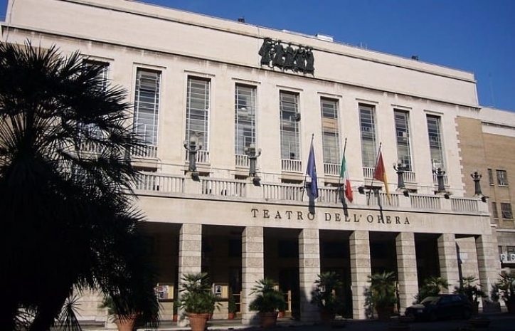 Бастующие сотрудники сорвали премьеру спектакля в Римской опере