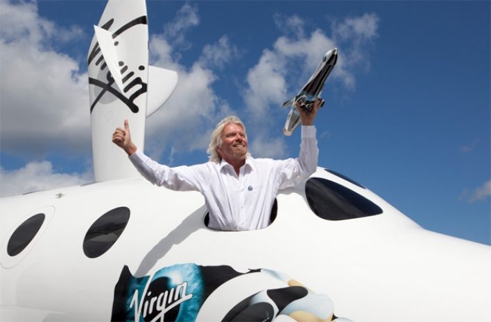 Virgin Galactic разрешили возить космических туристов