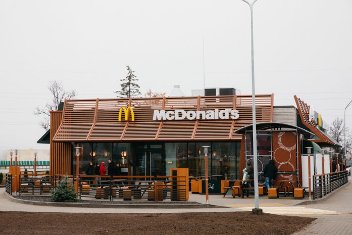 McDonald's возобновит работу без бренда в Казахстане