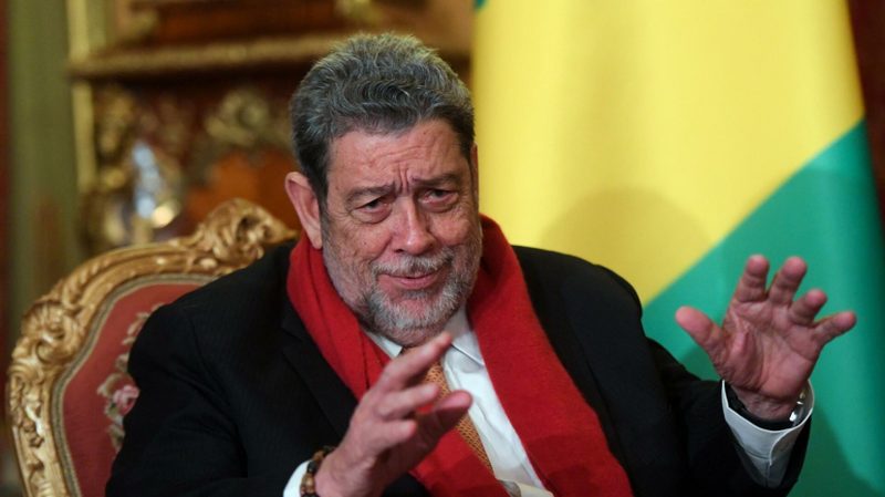 Ранили в голову премьера Сент-Винсента и Гренадины