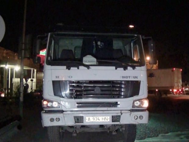 Грузовик сбил молодого парня на трассе Алматы - Бишкек