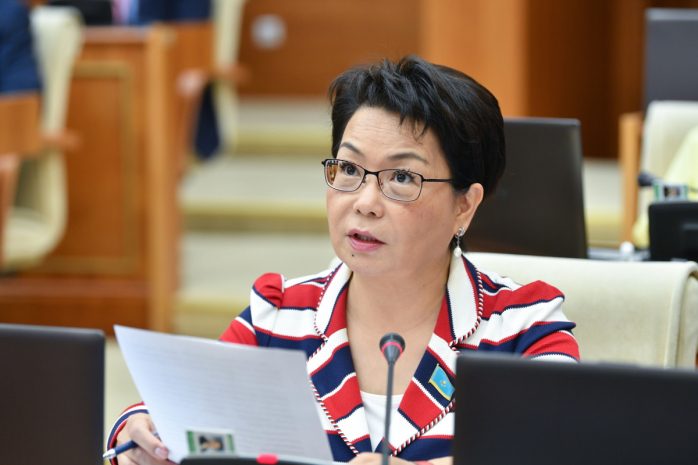 «Прикусить свои язычки» советует депутат Бижанова блогерам