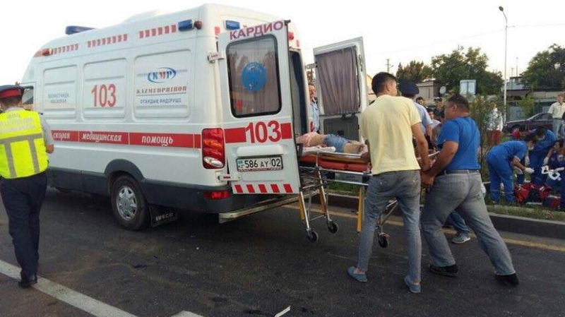 Автобус перевернулся и съехал в кювет в Актюбинской области