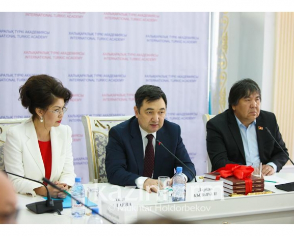 В Астане проходит Международный форум в честь юбилея Чингиза Айтматова