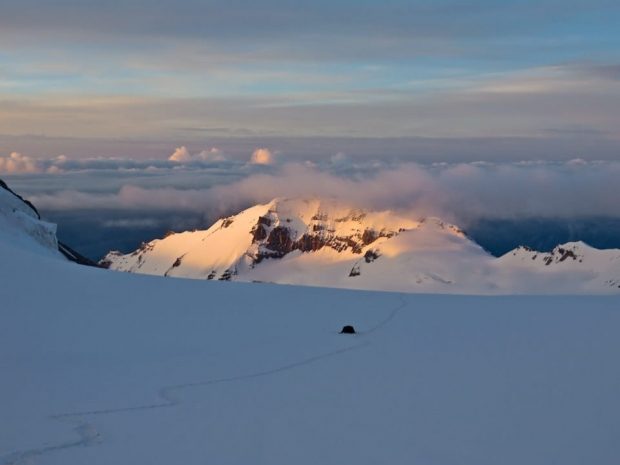 Сбежавший из дома подросток чудом выжил в горах на юге Казахстана