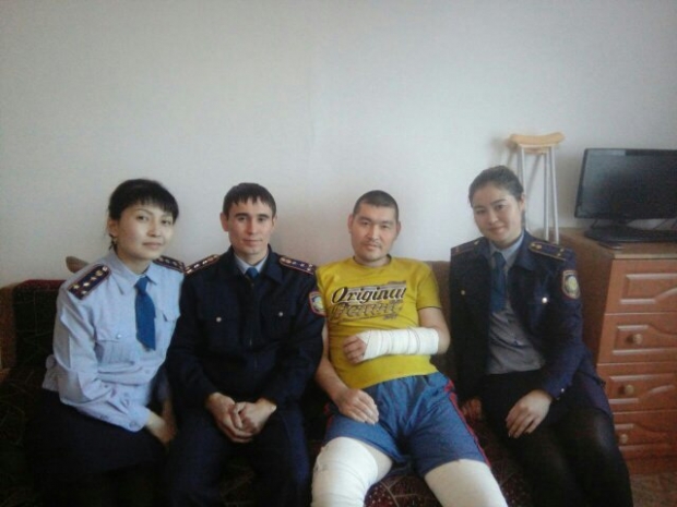 Спасший 18 детей герой-полицейский вернулся домой в Баянаул. ФОТО