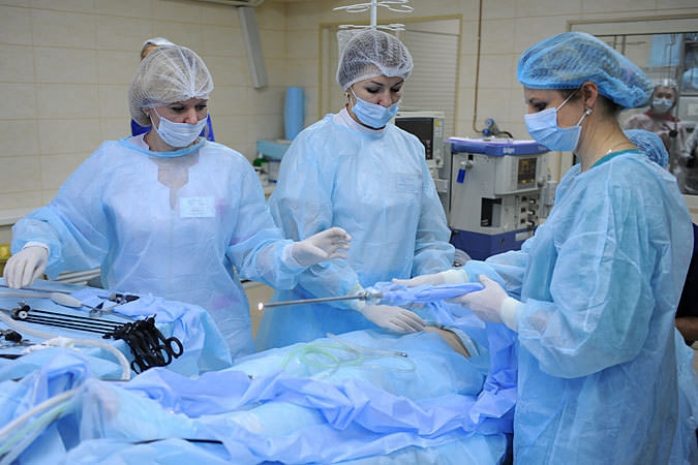 В Баку пациентке по ошибке отрезали здоровую ногу