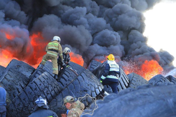 Завод по выпуску резиновых шин горит в Талгарском районе