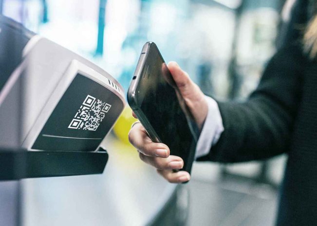 Чем может быть опасна оплата через QR-код — эксперт