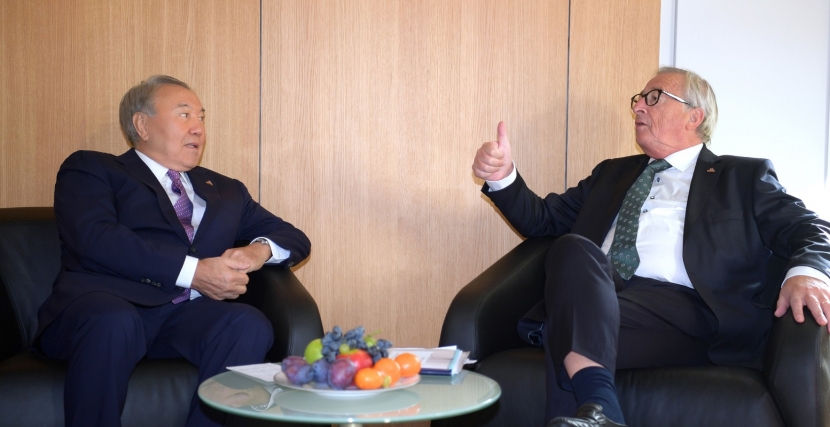 Назарбаев пригласил Жан-Клода Юнкера принять участие в заседании высшего совета ЕАЭС