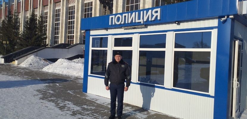 Полицейский бросился за самоубийцей с железнодорожного моста в Кокшетау