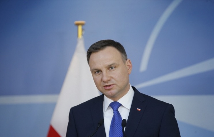 СМИ: лимузин с президентом Польши попал в ДТП