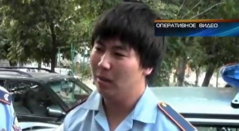 Полицейские Шымкента задержали своего пьяного коллегу-самозванца