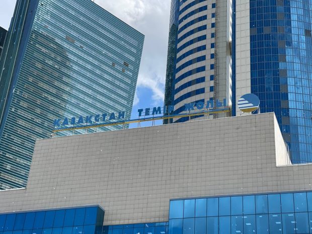 Искусственный дефицит и перепродажу билетов организовали сотрудники КТЖ в Алматы