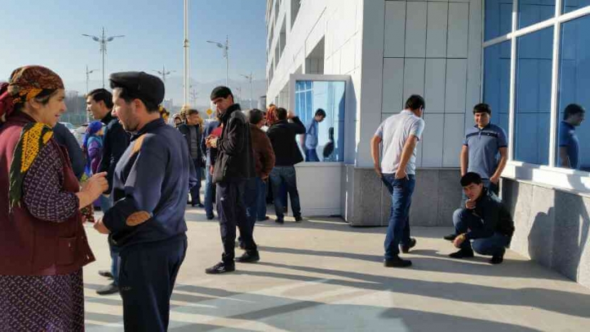 Доллар на черном рынке Туркменистана подорожал на 60%