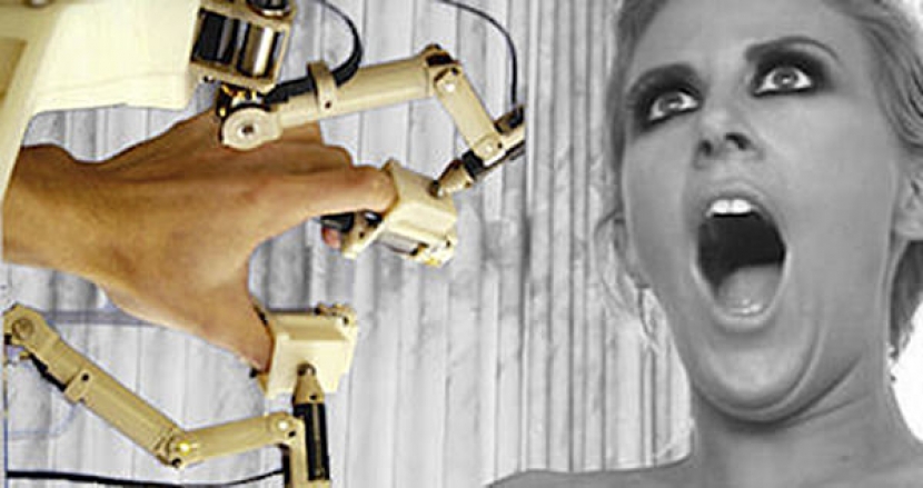 Японские медики ищут опухоль виртуальной груди в «перчатке»