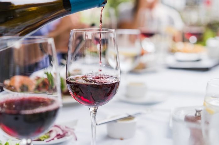 Почти 900 тонн грузинского вина импортировал с начала года Казахстан