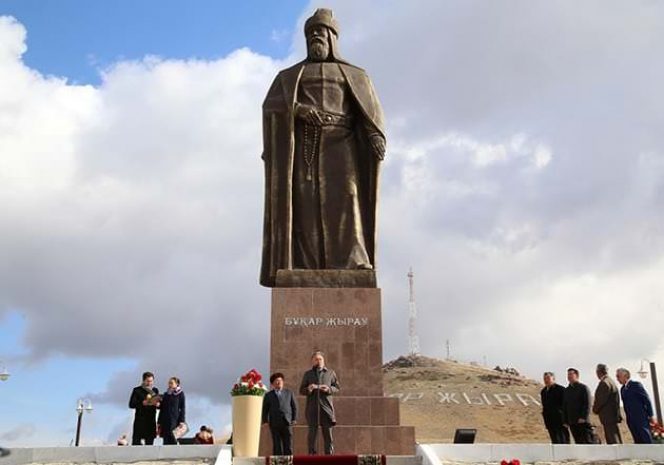 Новый памятник Бухар жырау появился в Карагандинской областиЭксклюзив