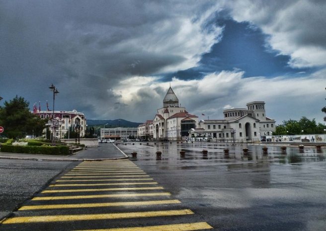 Серия сильных взрывов прогремела в Степанакерте