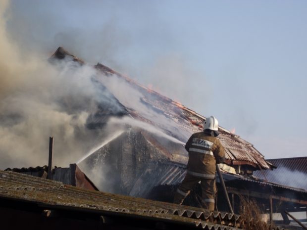 В Петропавловске полностью сгорел двухэтажный дом