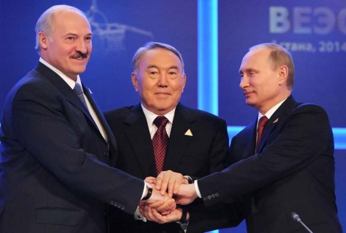Лукашенко предложил Назарбаеву и Путину встретиться с Порошенко