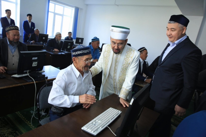 Казахстанские имамы прошли электронную аттестацию