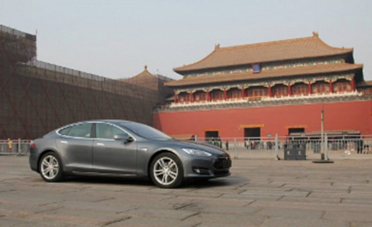 В Китае старый автомобиль можно обменять на Tesla Model S