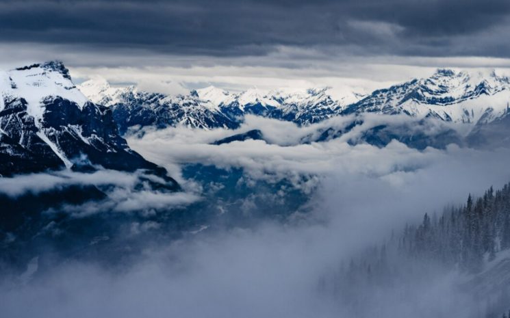 Сильный снег ожидается в горных районах юга Казахстана