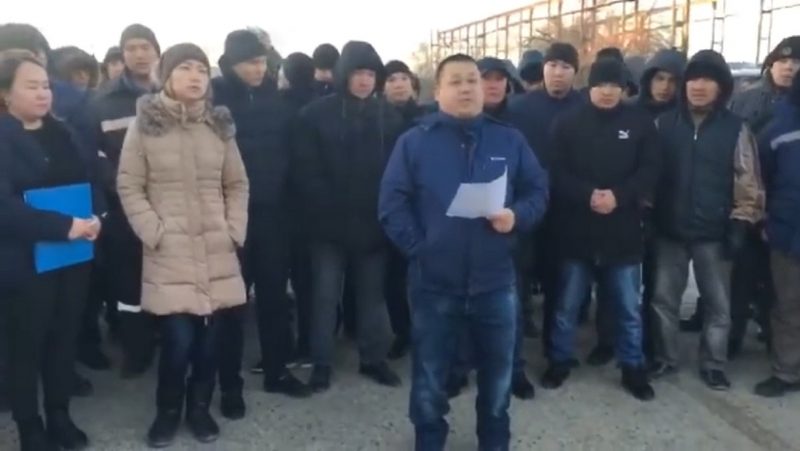 Работники «дочки» КМГ устроили митинг в Жанаозене
