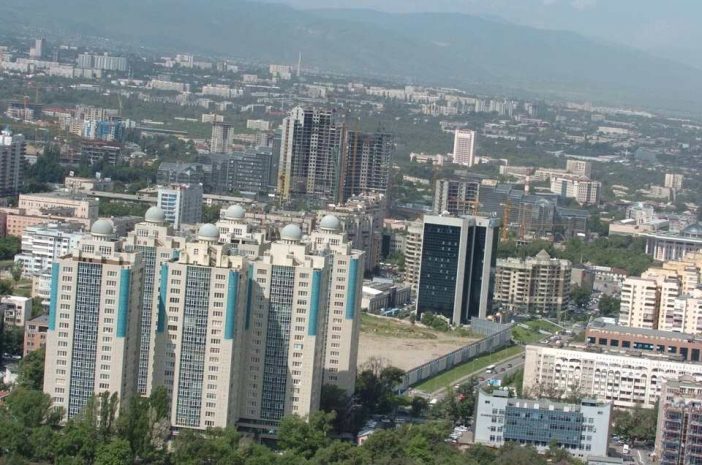 В Алматы начал работу передвижной экопост