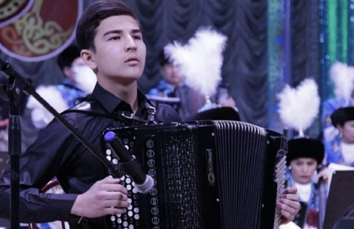 Баянист-виртуоз из Павлодара лидирует в международном конкурсе