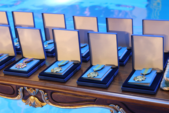 Токаев наградил жителей области Жетысу