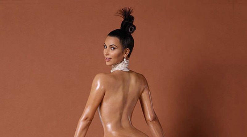 Ким Кардашьян разделась и похвасталась задним видом