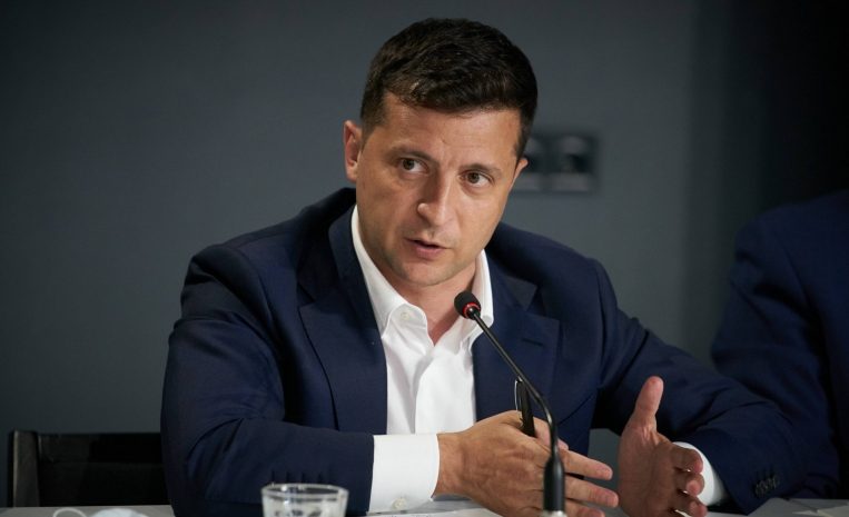 Сесть за стол переговоров предложил Зеленский