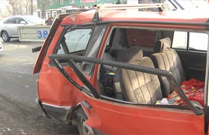 Пять человек пострадали в ДТП на въезде в Алматы. Фото