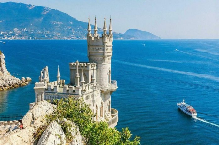 День Республики Крым, день скорби в Азербайджане и Иван-бражник