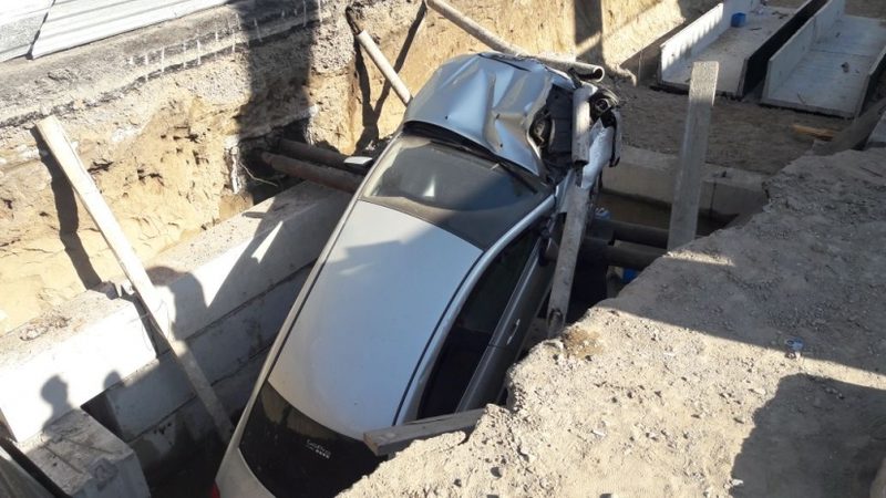 Пьяный водитель в Алматы утверждает, что в яму автомобиль угодил по вине «трезвого водителя»