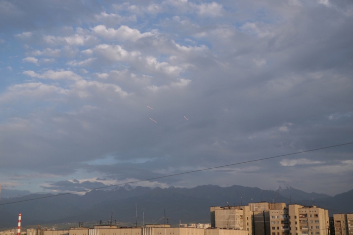 Группа НЛО вылетела из Большого Алматинского ущелья