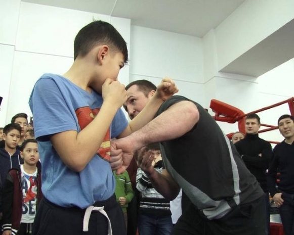 Сильнейший боксер планеты Денис Лебедев дал мастер-класс в Павлодаре